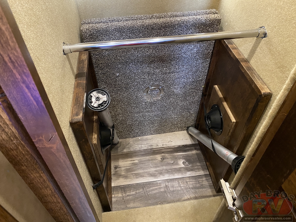 2021 Bloomer Trailers Evolution Outlaw Conversion Horse Trailer