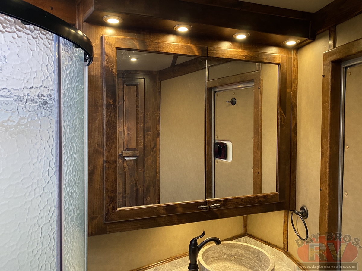 2021 Bloomer Trailers Evolution Outlaw Conversion Horse Trailer
