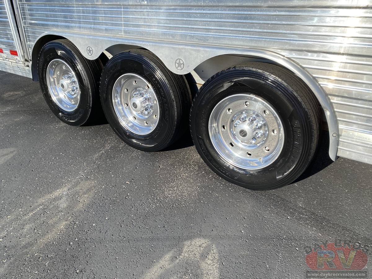 2021 Bloomer Trailers Evolution Outlaw Conversion Horse Trailer