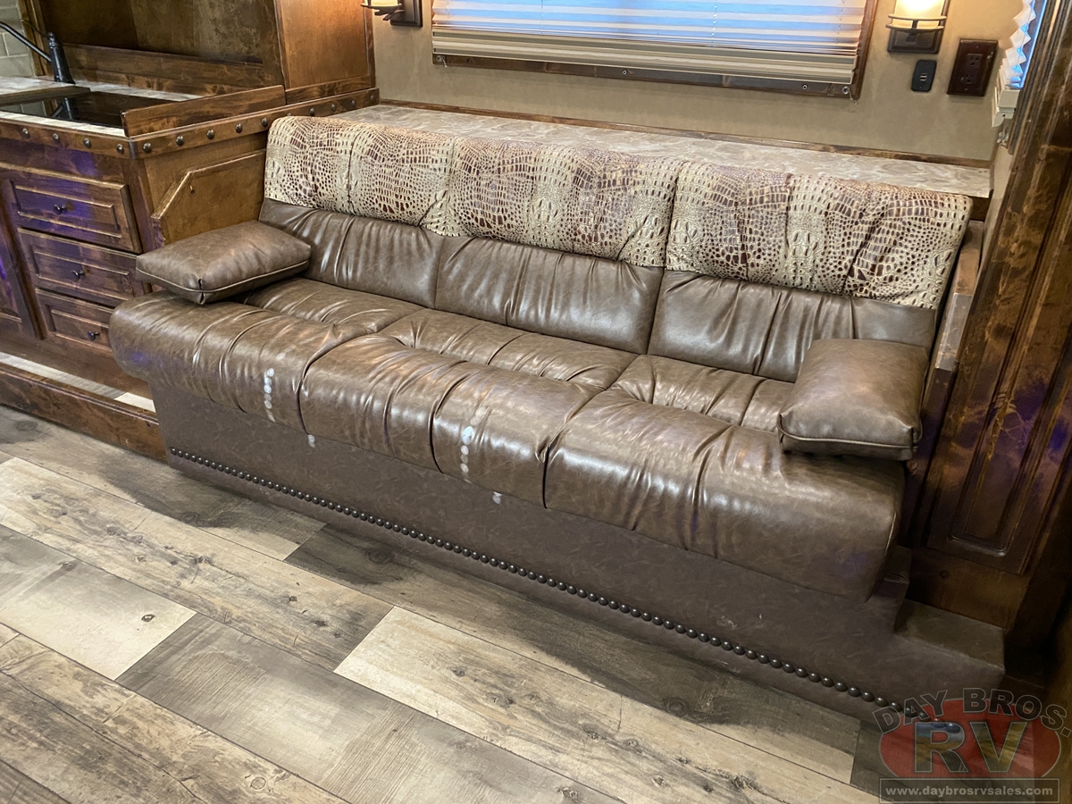2021 Bloomer Trailers Evolution Outlaw Conversion Horse Trailer