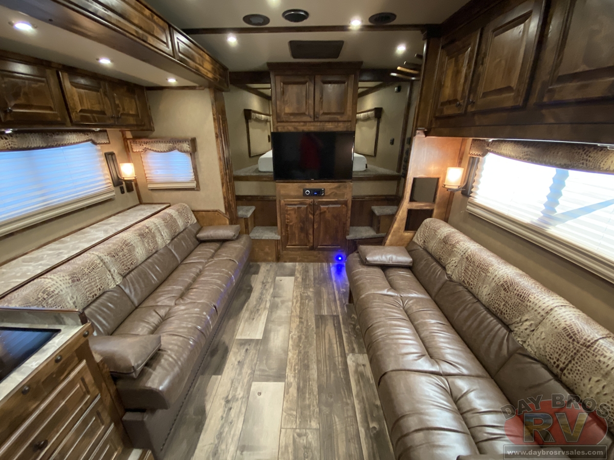 2021 Bloomer Trailers Evolution Outlaw Conversion Horse Trailer
