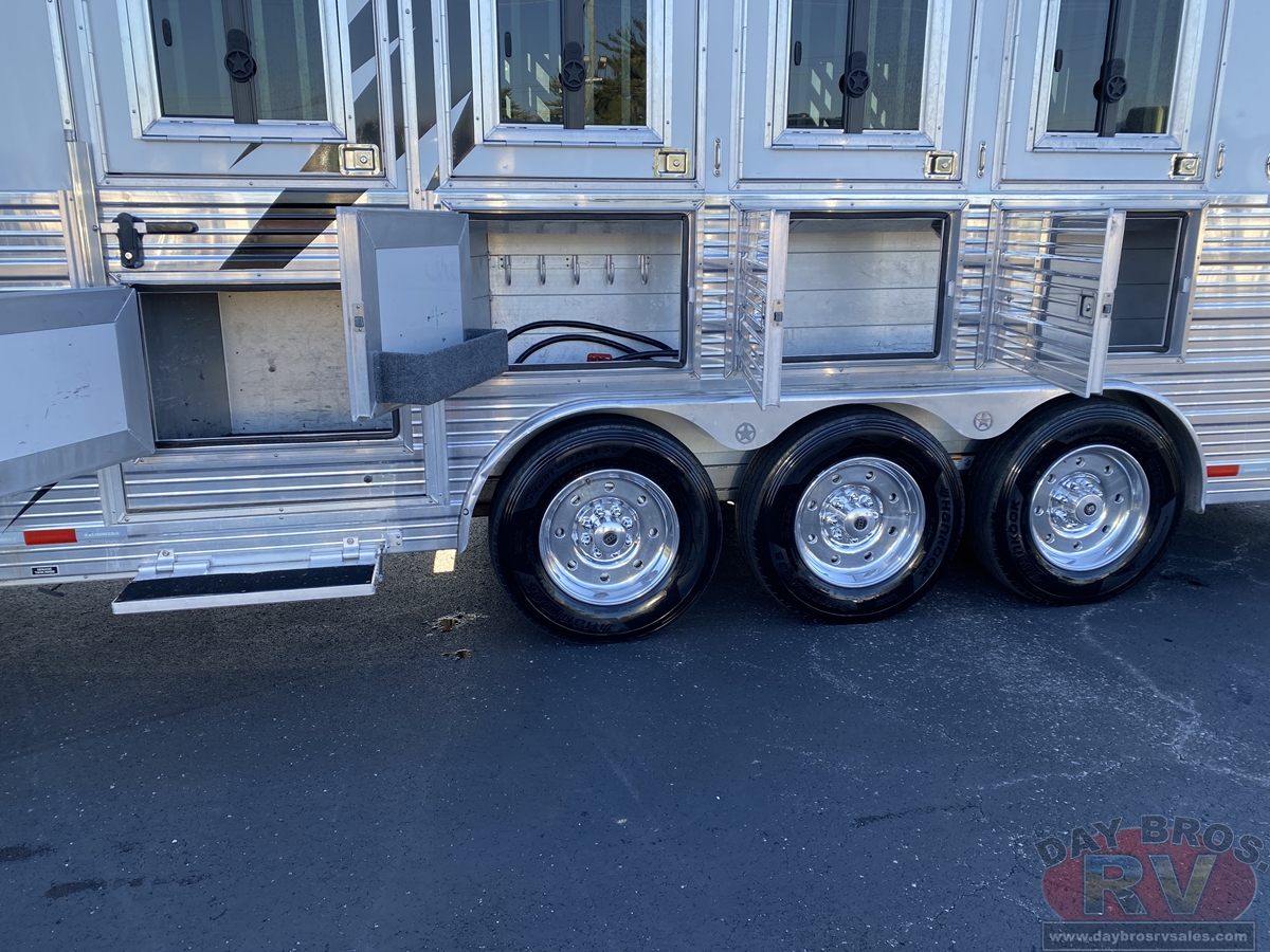2021 Bloomer Trailers Evolution Outlaw Conversion Horse Trailer