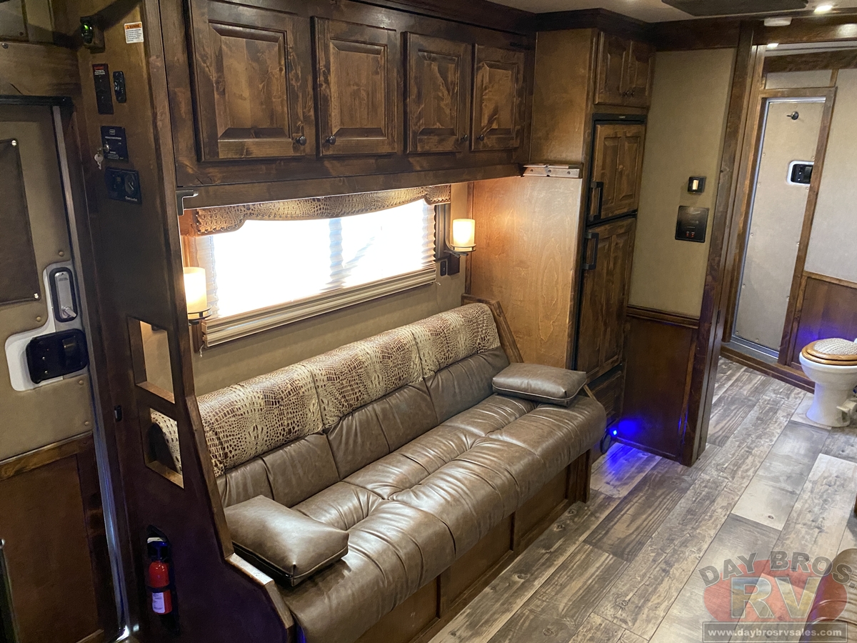 2021 Bloomer Trailers Evolution Outlaw Conversion Horse Trailer