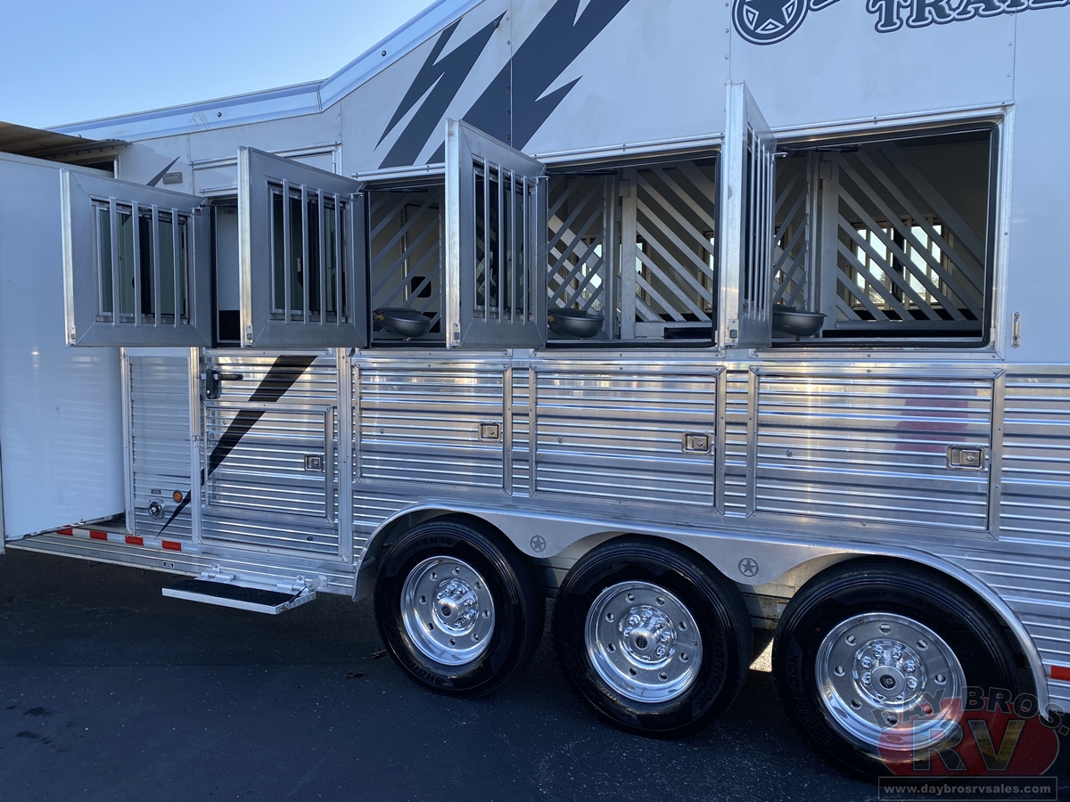 2021 Bloomer Trailers Evolution Outlaw Conversion Horse Trailer