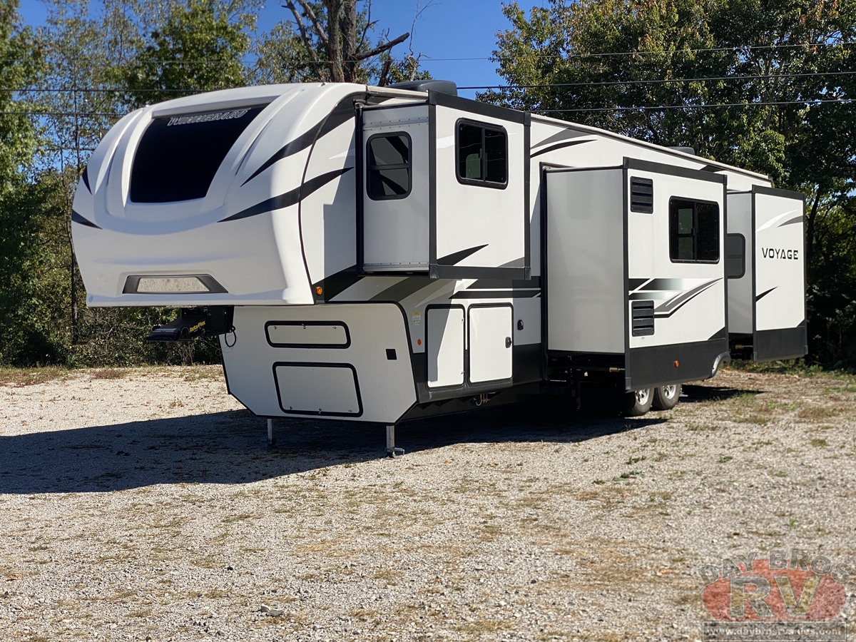 2021 Winnebago Voyage Fifth Wheel