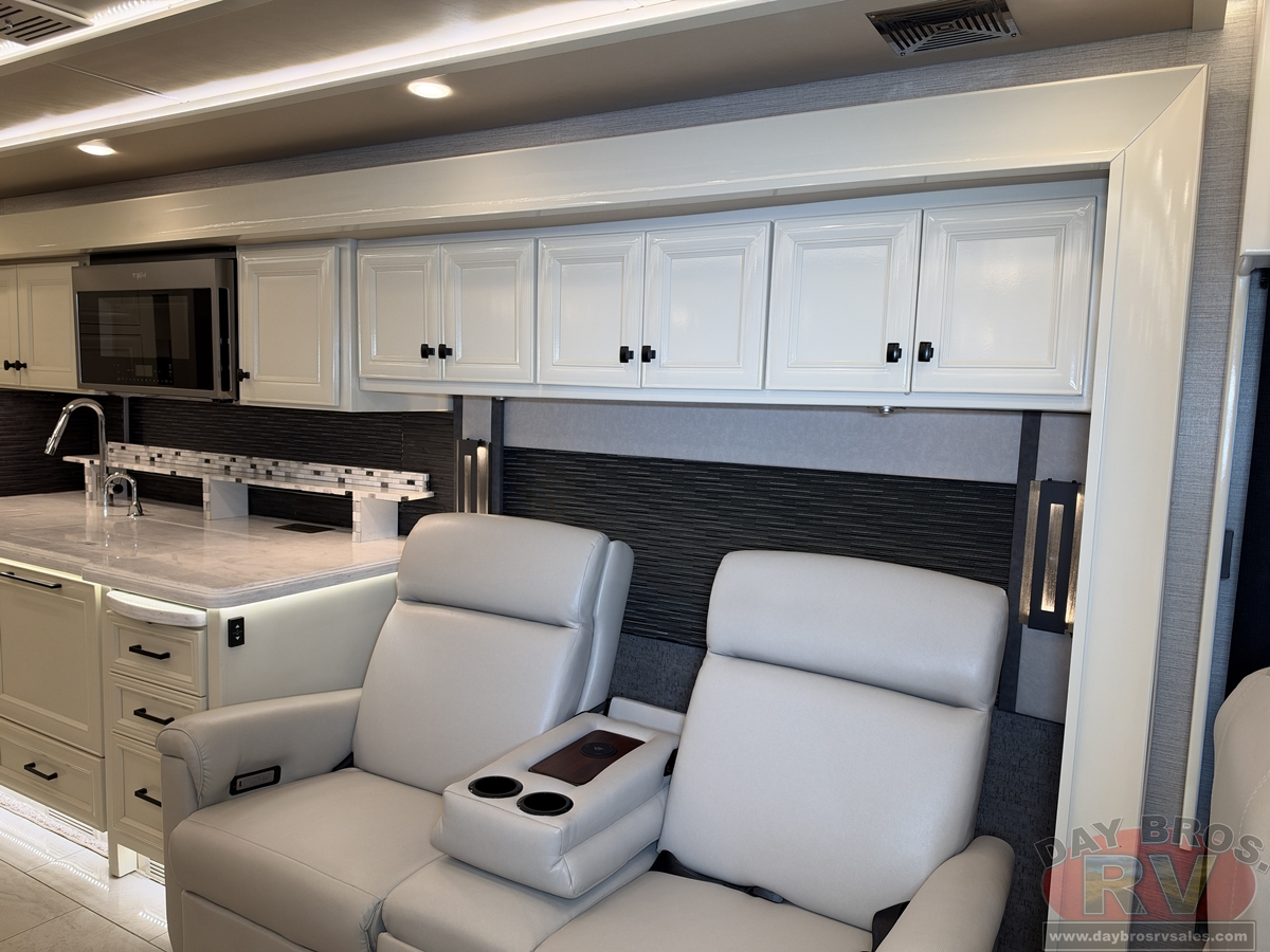2022 Tiffin Motorhomes Allegro Bus Motorhome