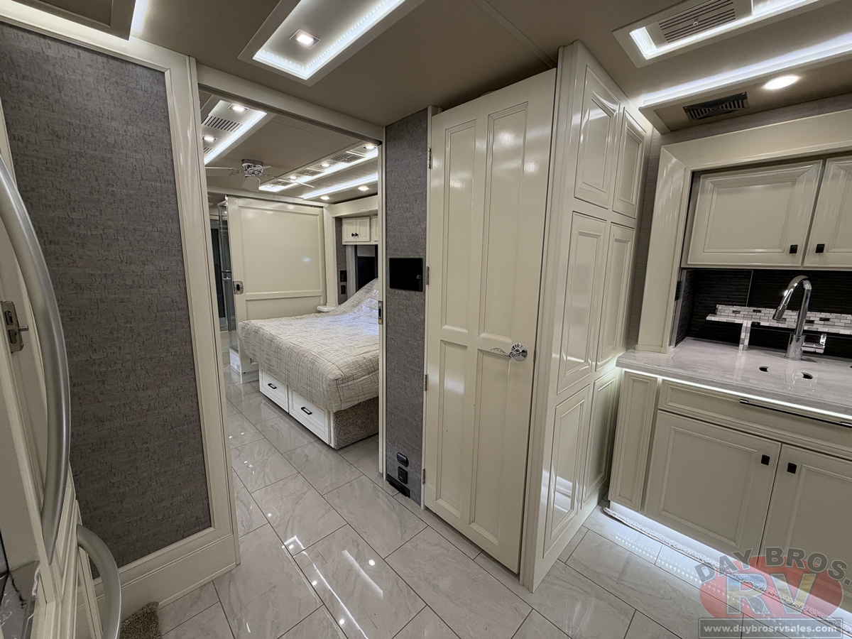 2022 Tiffin Motorhomes Allegro Bus Motorhome