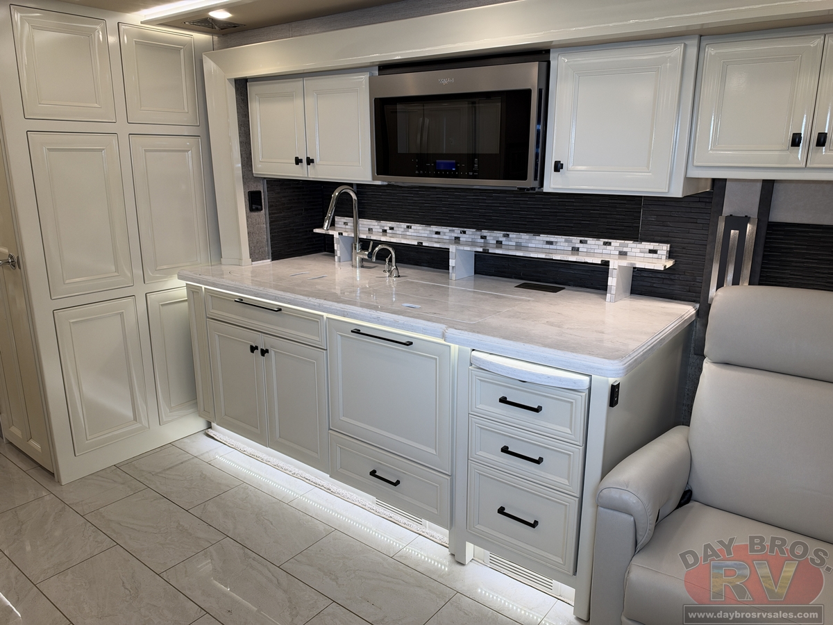 2022 Tiffin Motorhomes Allegro Bus Motorhome